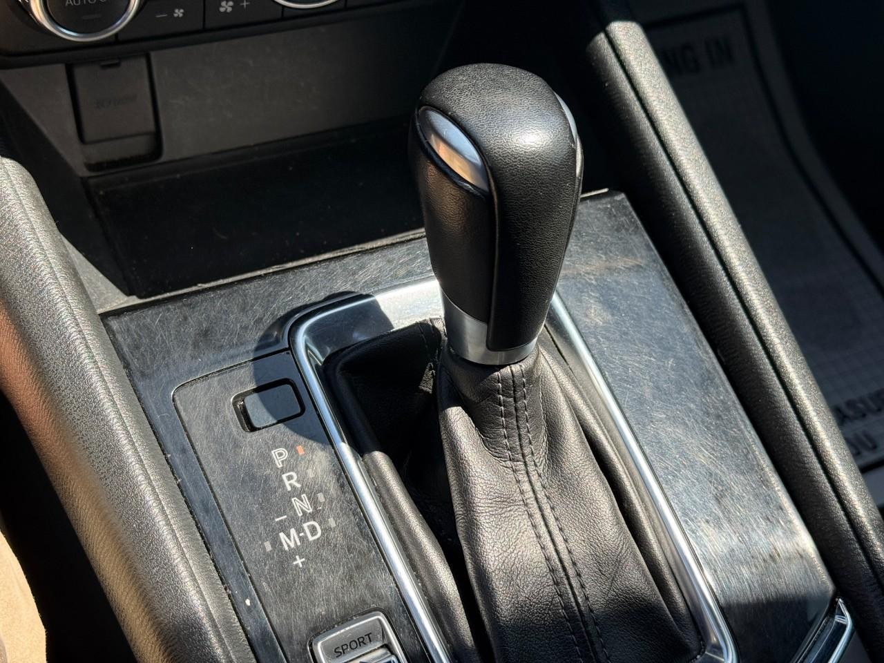 Mazda CX-5 Vehicle Full-screen Gallery Image 23