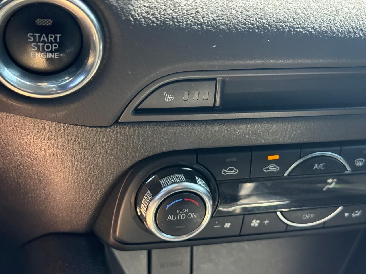 Mazda CX-5 Vehicle Full-screen Gallery Image 24