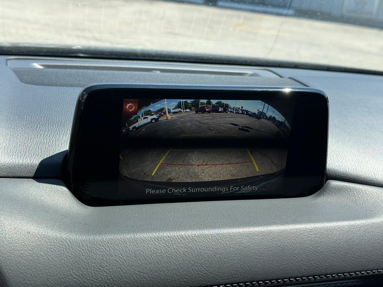 Mazda CX-5 Vehicle Full-screen Gallery Image 25