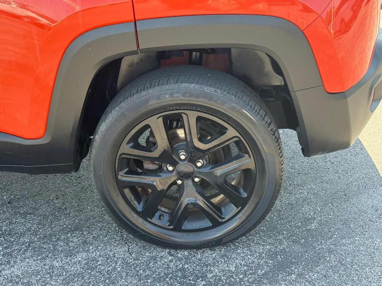 Jeep Renegade Vehicle Full-screen Gallery Image 06