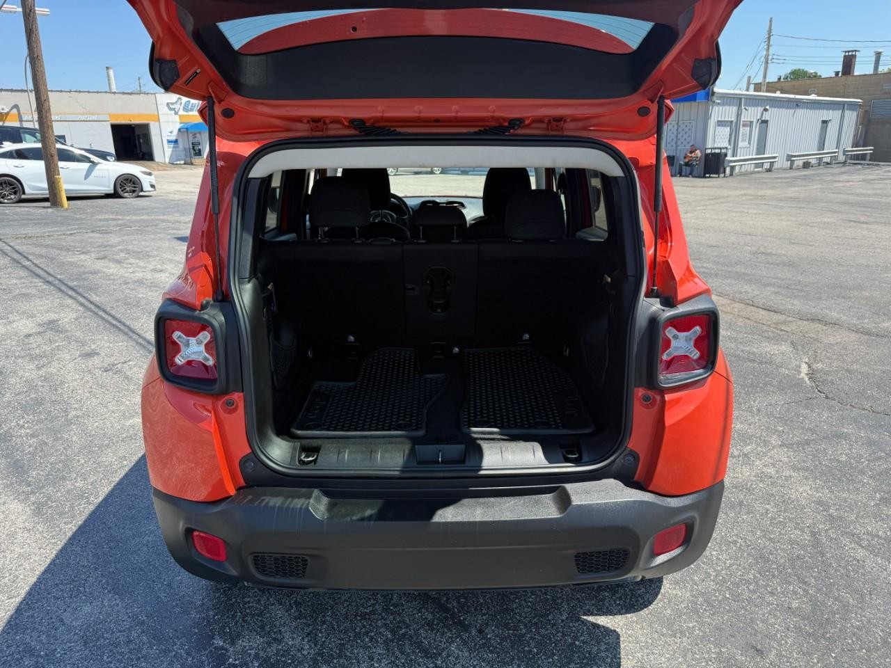 Jeep Renegade Vehicle Full-screen Gallery Image 07