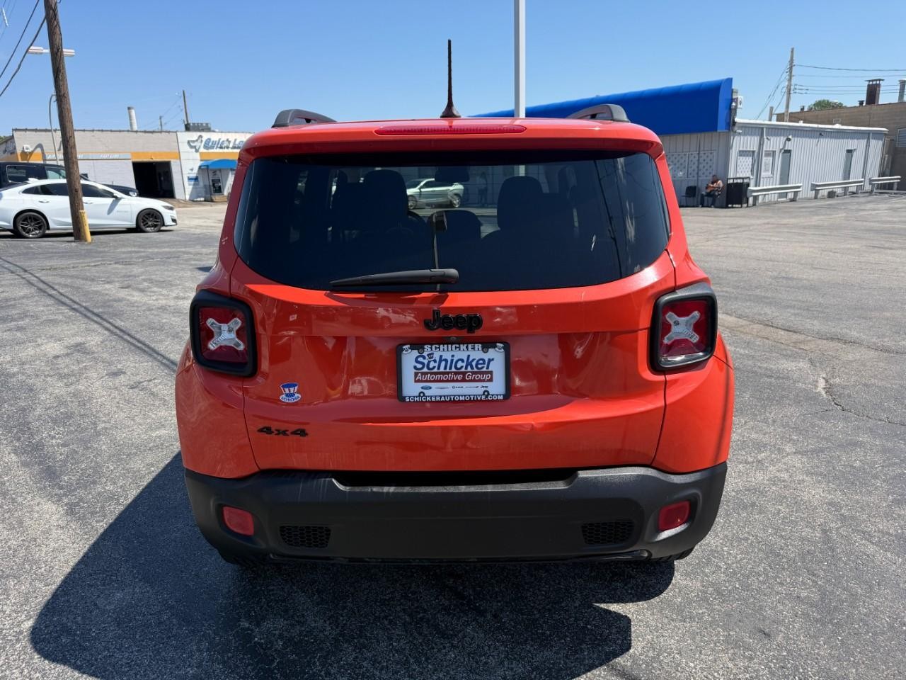 Jeep Renegade Vehicle Full-screen Gallery Image 08