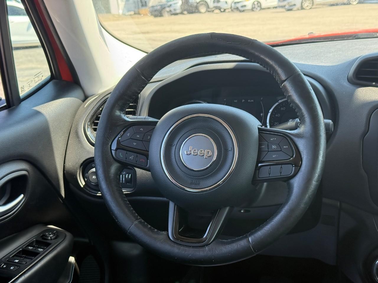 Jeep Renegade Vehicle Full-screen Gallery Image 12