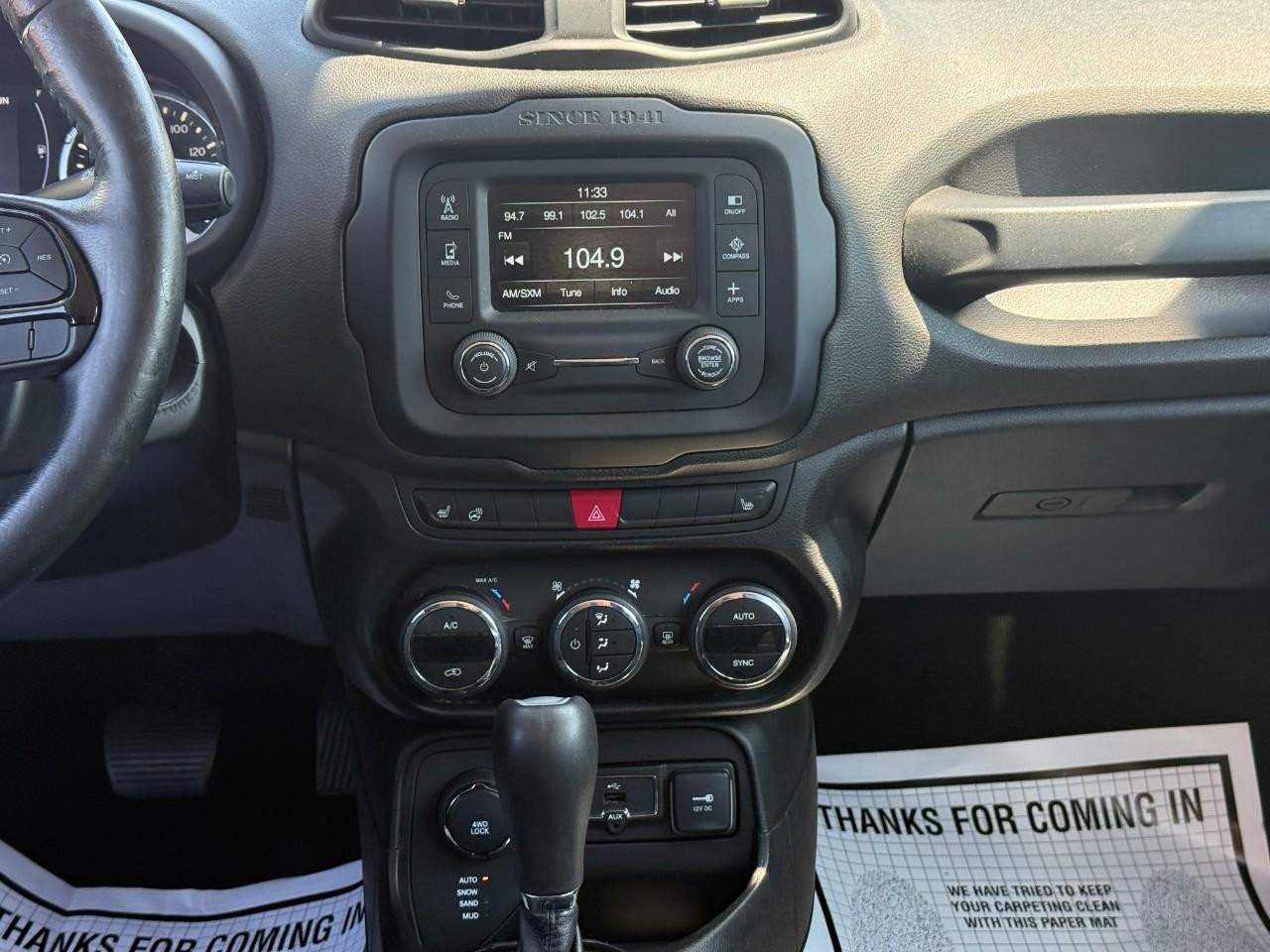 Jeep Renegade Vehicle Full-screen Gallery Image 14