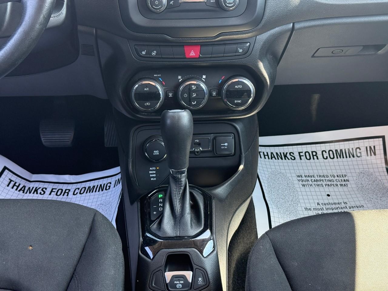 Jeep Renegade Vehicle Full-screen Gallery Image 15