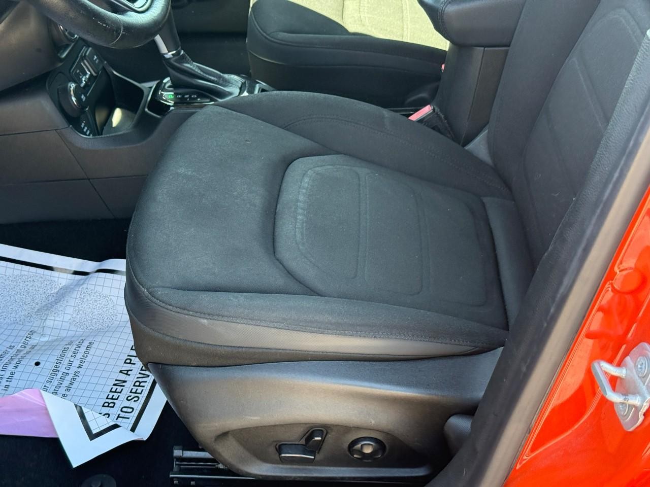 Jeep Renegade Vehicle Full-screen Gallery Image 17