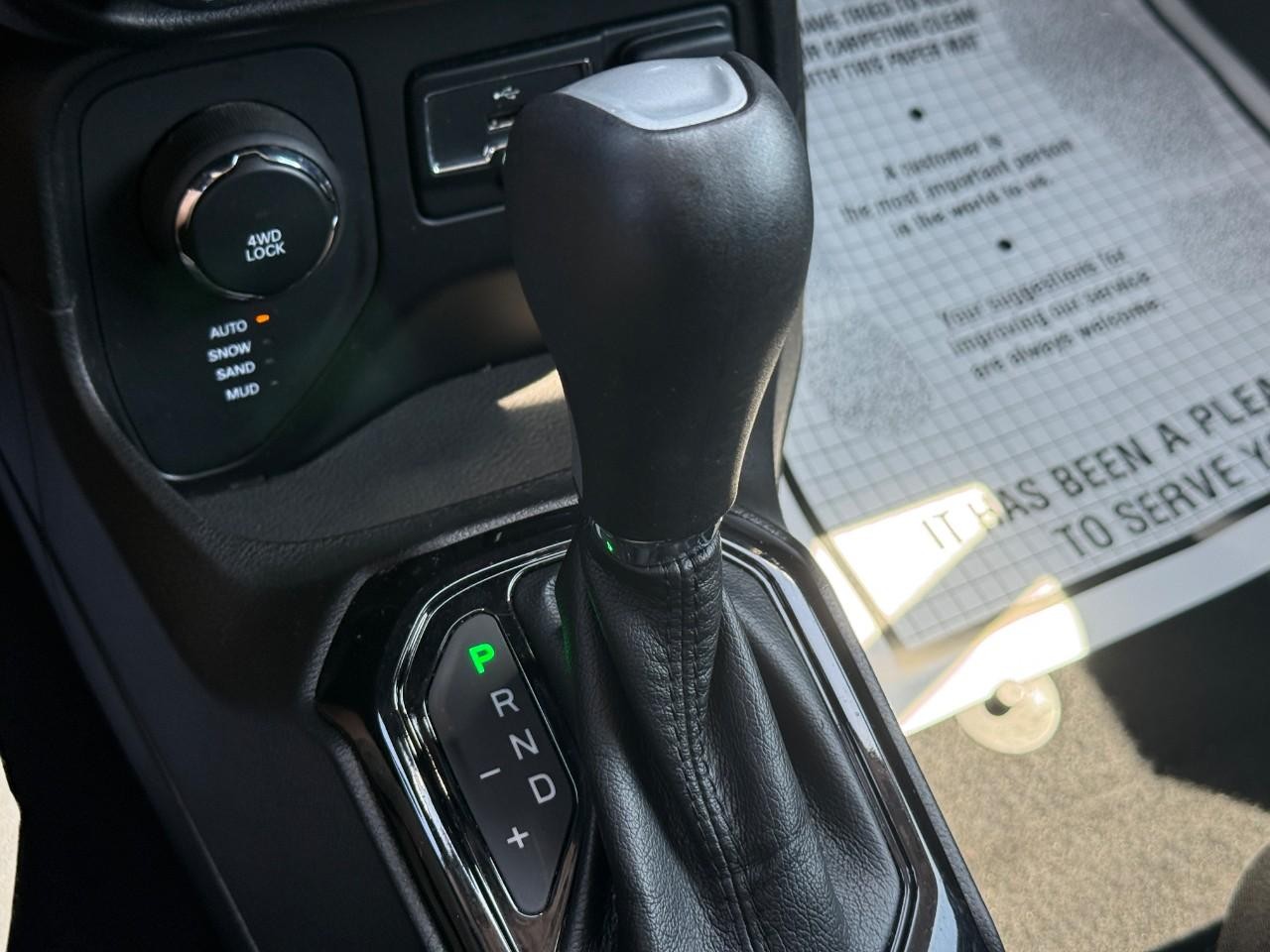 Jeep Renegade Vehicle Full-screen Gallery Image 21