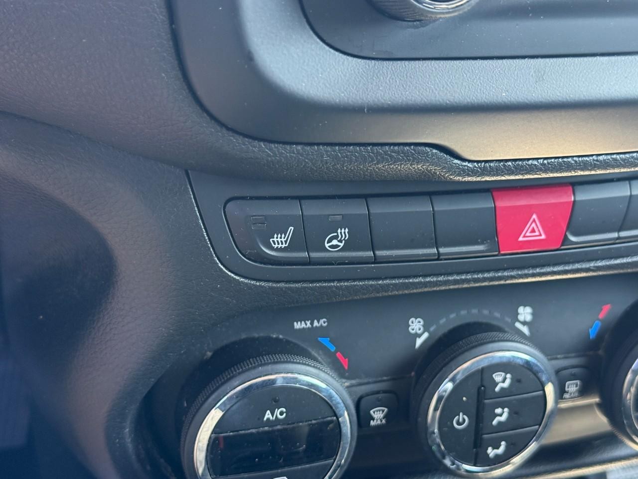 Jeep Renegade Vehicle Full-screen Gallery Image 22