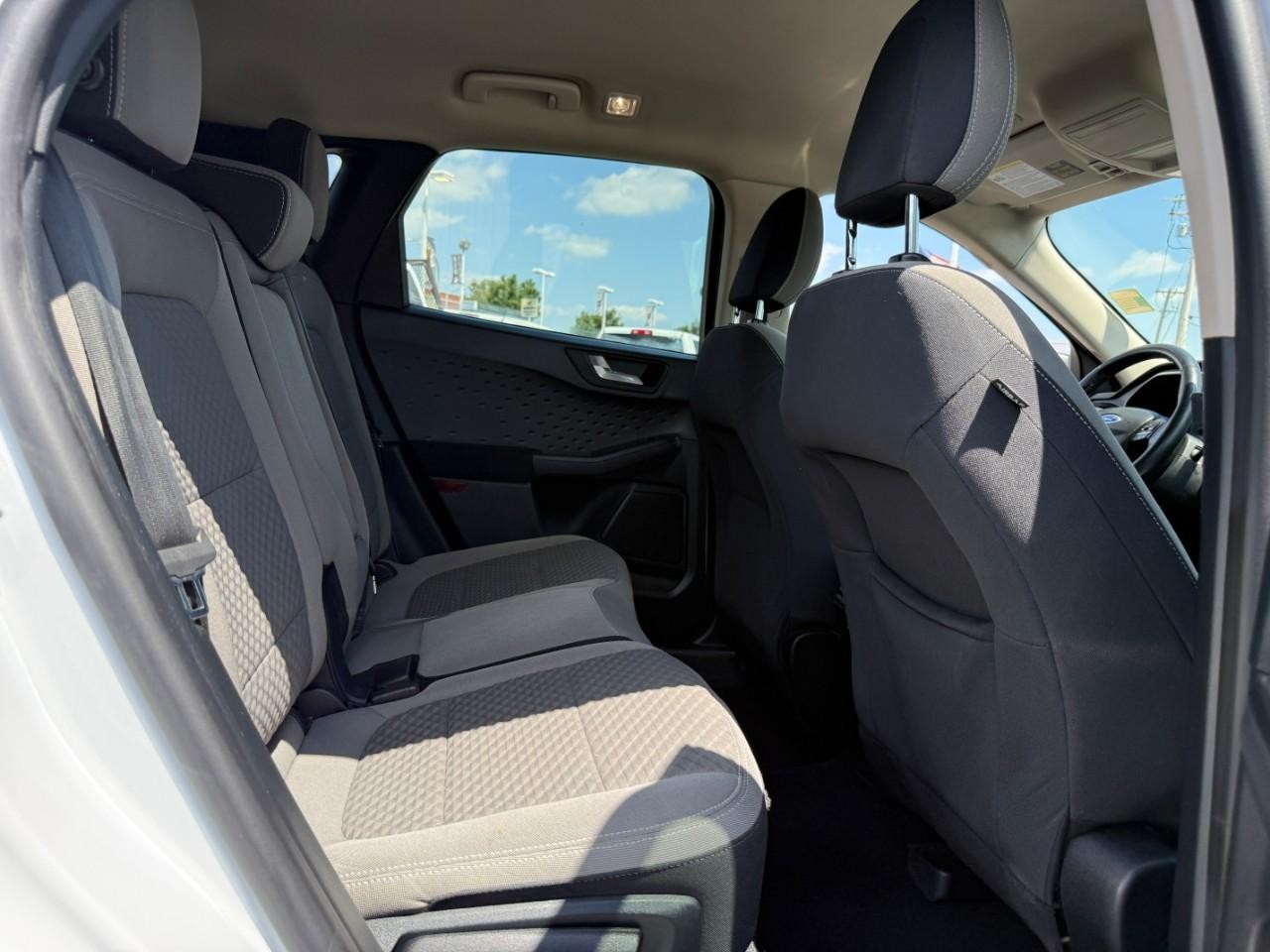Ford Escape Vehicle Full-screen Gallery Image 10
