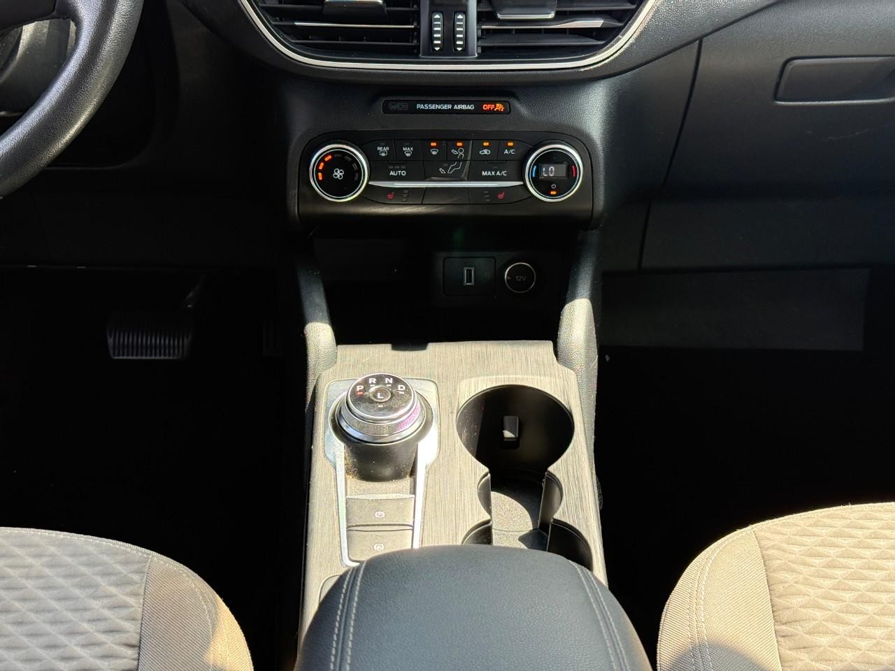 Ford Escape Vehicle Full-screen Gallery Image 15