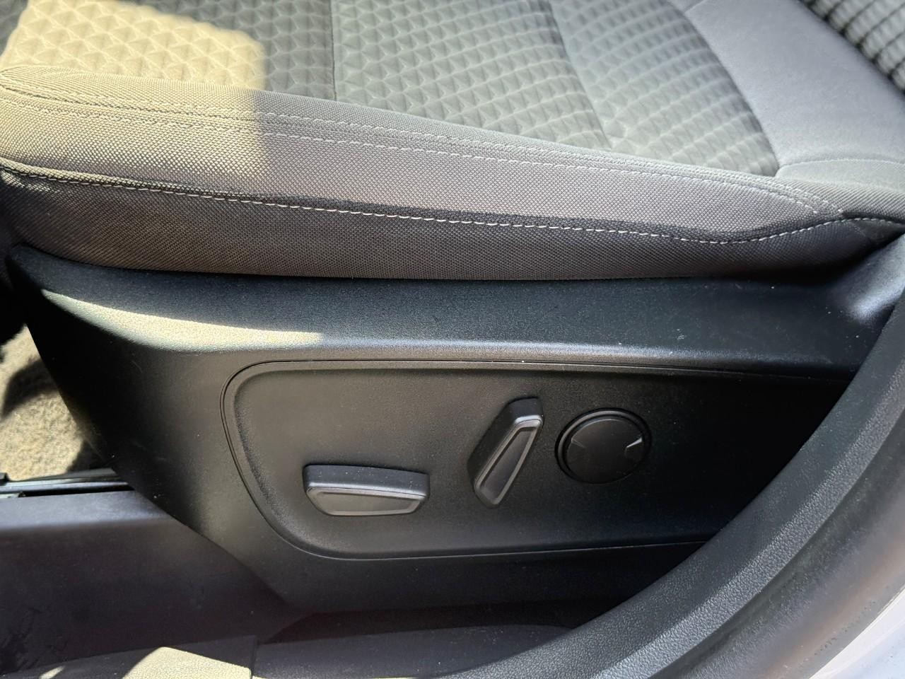 Ford Escape Vehicle Full-screen Gallery Image 18