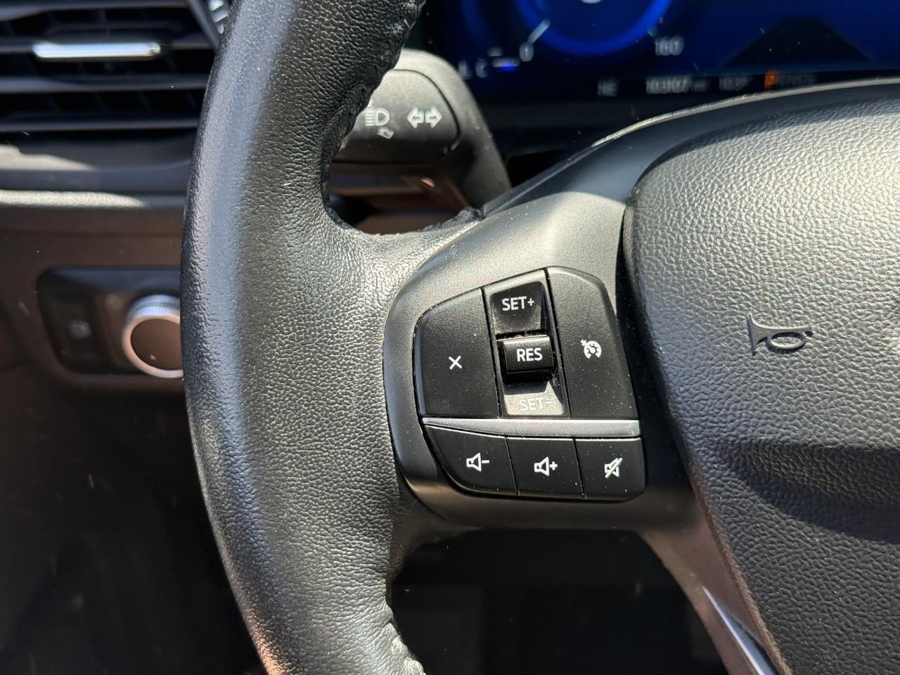 Ford Escape Vehicle Full-screen Gallery Image 19