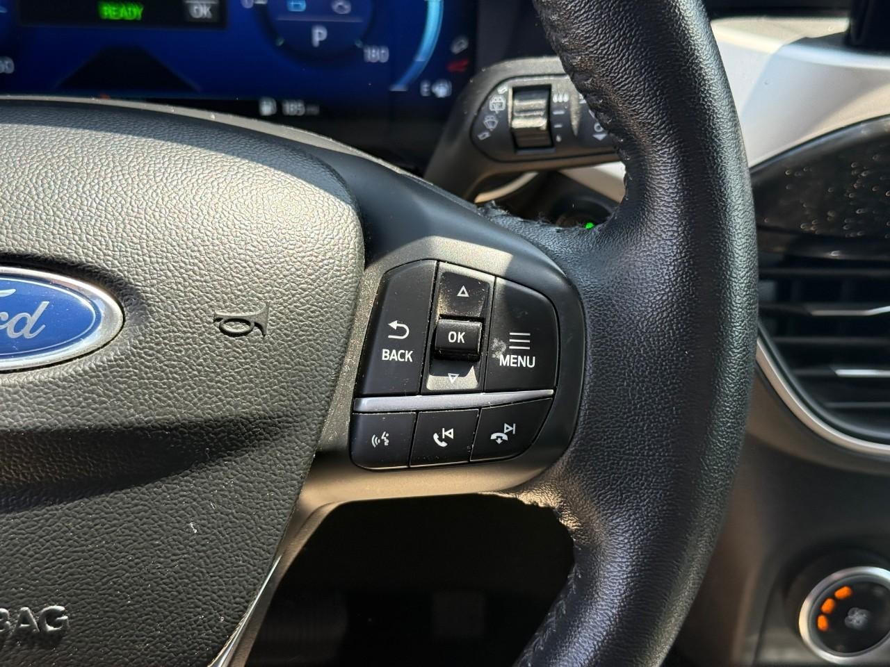 Ford Escape Vehicle Full-screen Gallery Image 20
