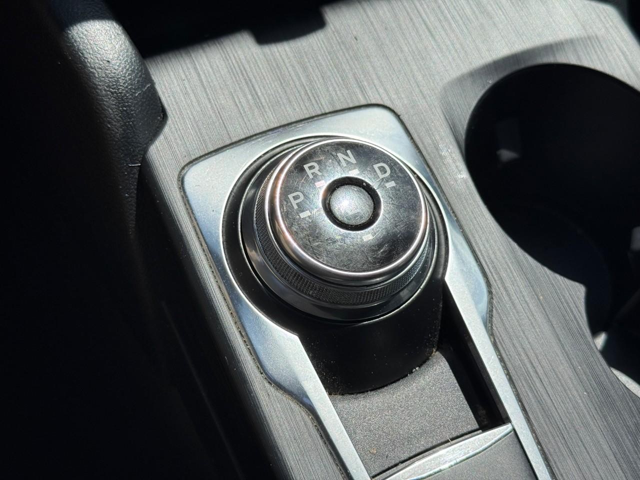 Ford Escape Vehicle Full-screen Gallery Image 22