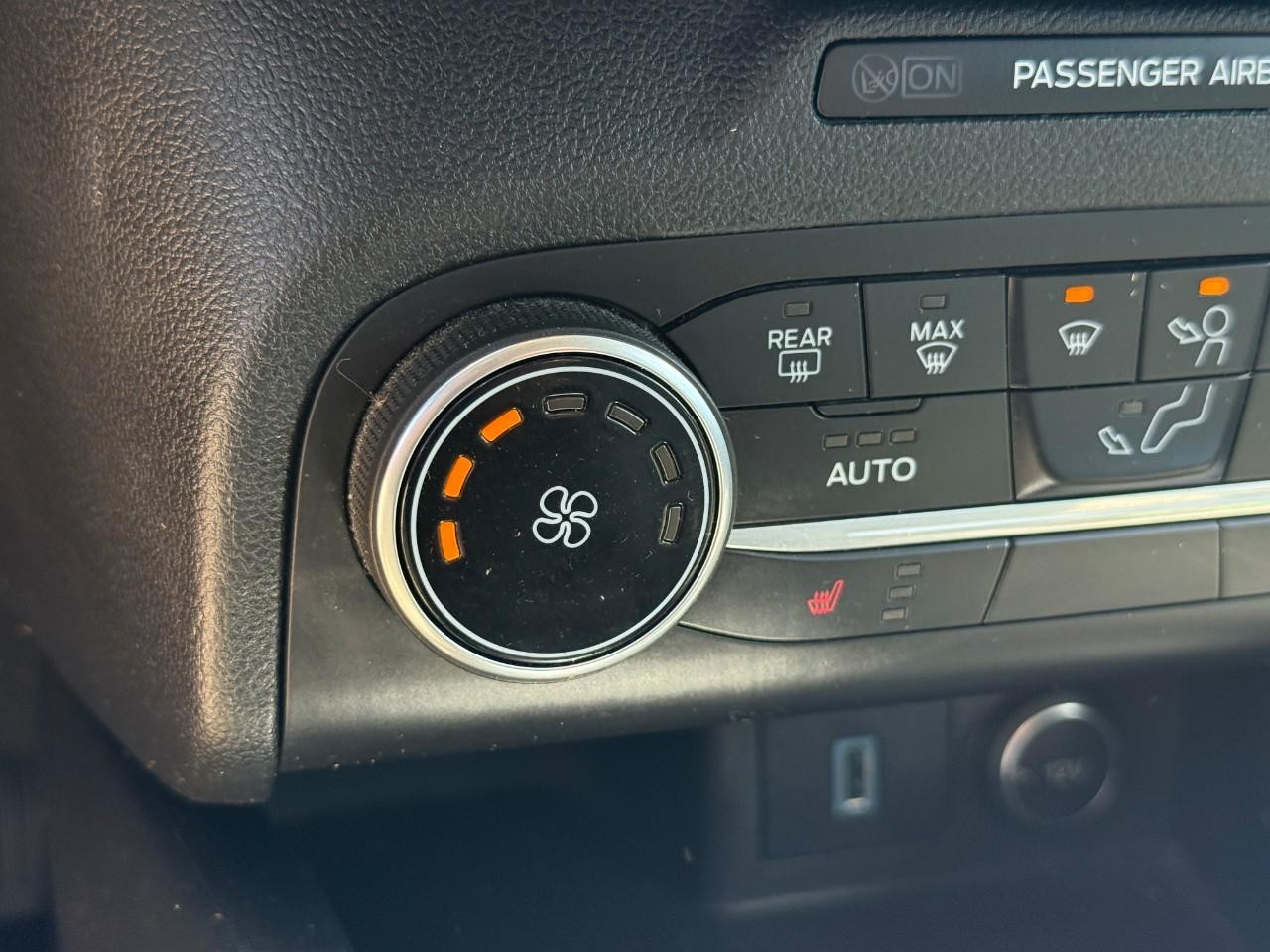 Ford Escape Vehicle Full-screen Gallery Image 23