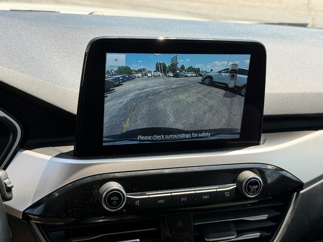 Ford Escape Vehicle Full-screen Gallery Image 24