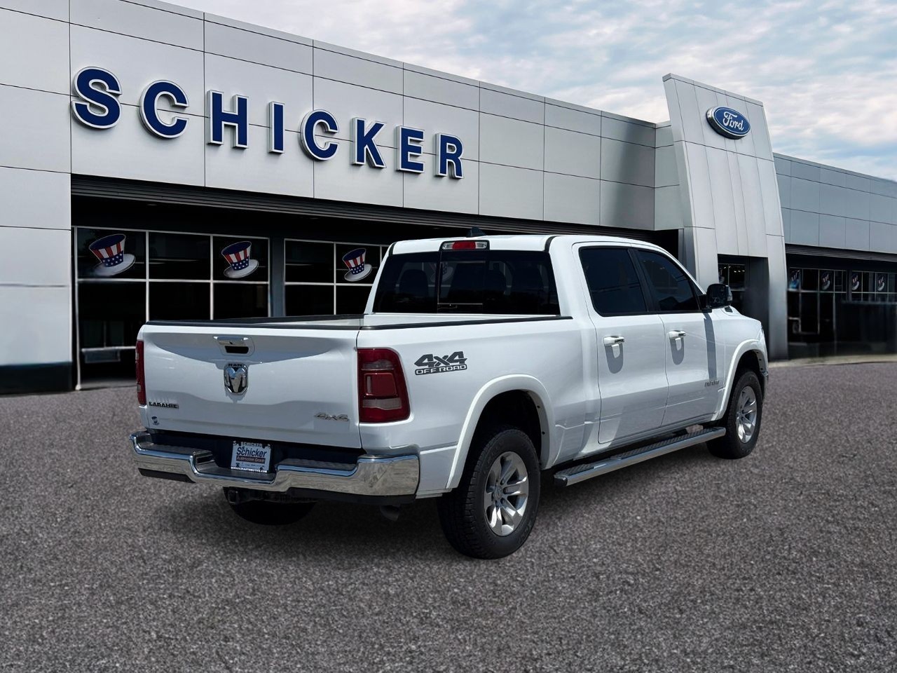Ram 1500 Vehicle Full-screen Gallery Image 02