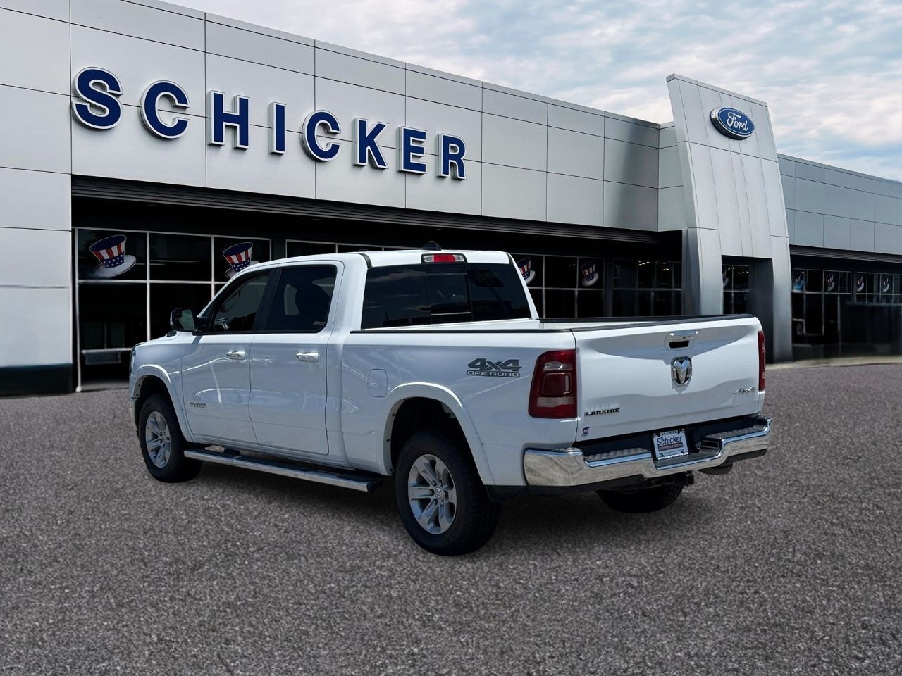 Ram 1500 Vehicle Full-screen Gallery Image 03