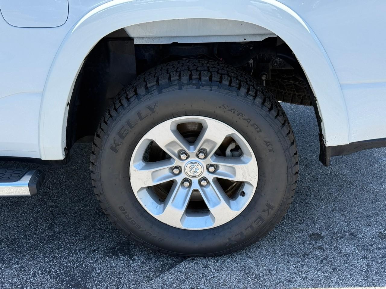 Ram 1500 Vehicle Full-screen Gallery Image 06