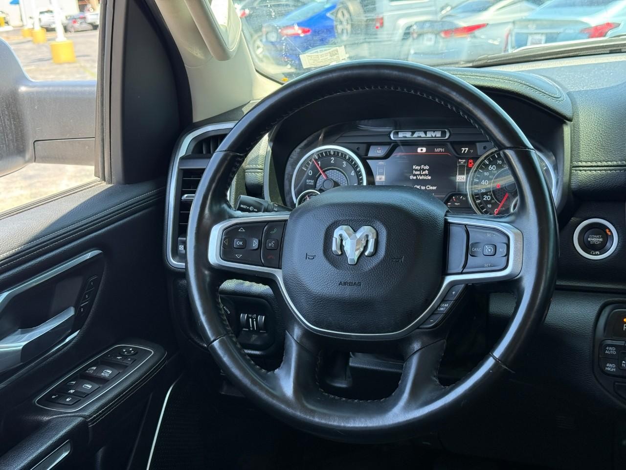 Ram 1500 Vehicle Full-screen Gallery Image 12
