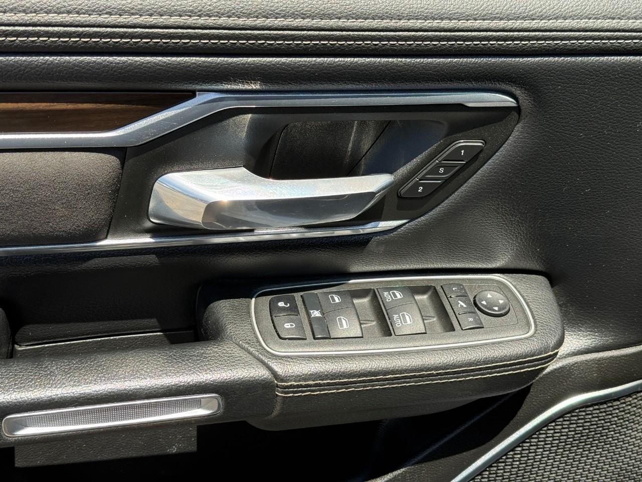 Ram 1500 Vehicle Full-screen Gallery Image 15