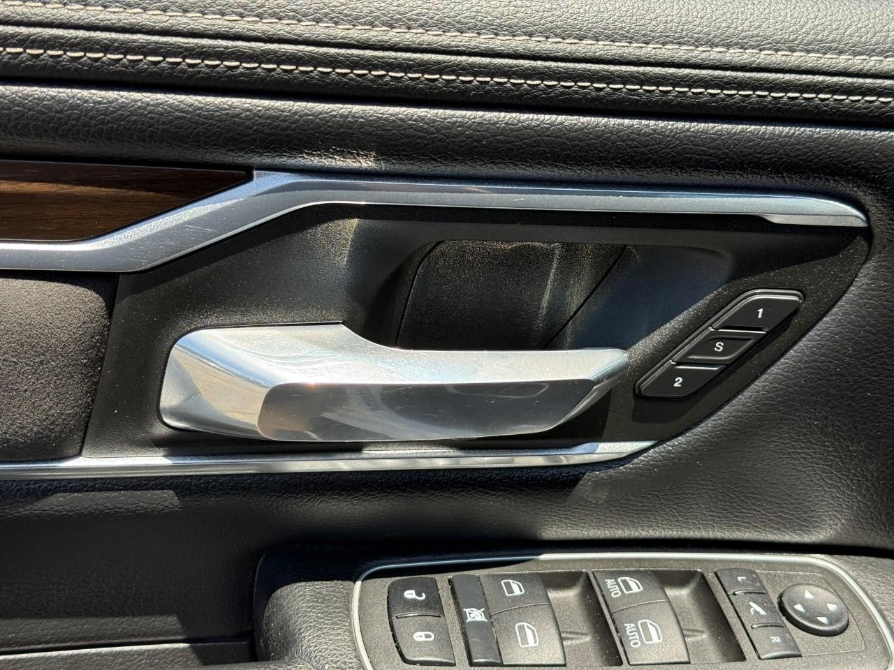 Ram 1500 Vehicle Full-screen Gallery Image 16