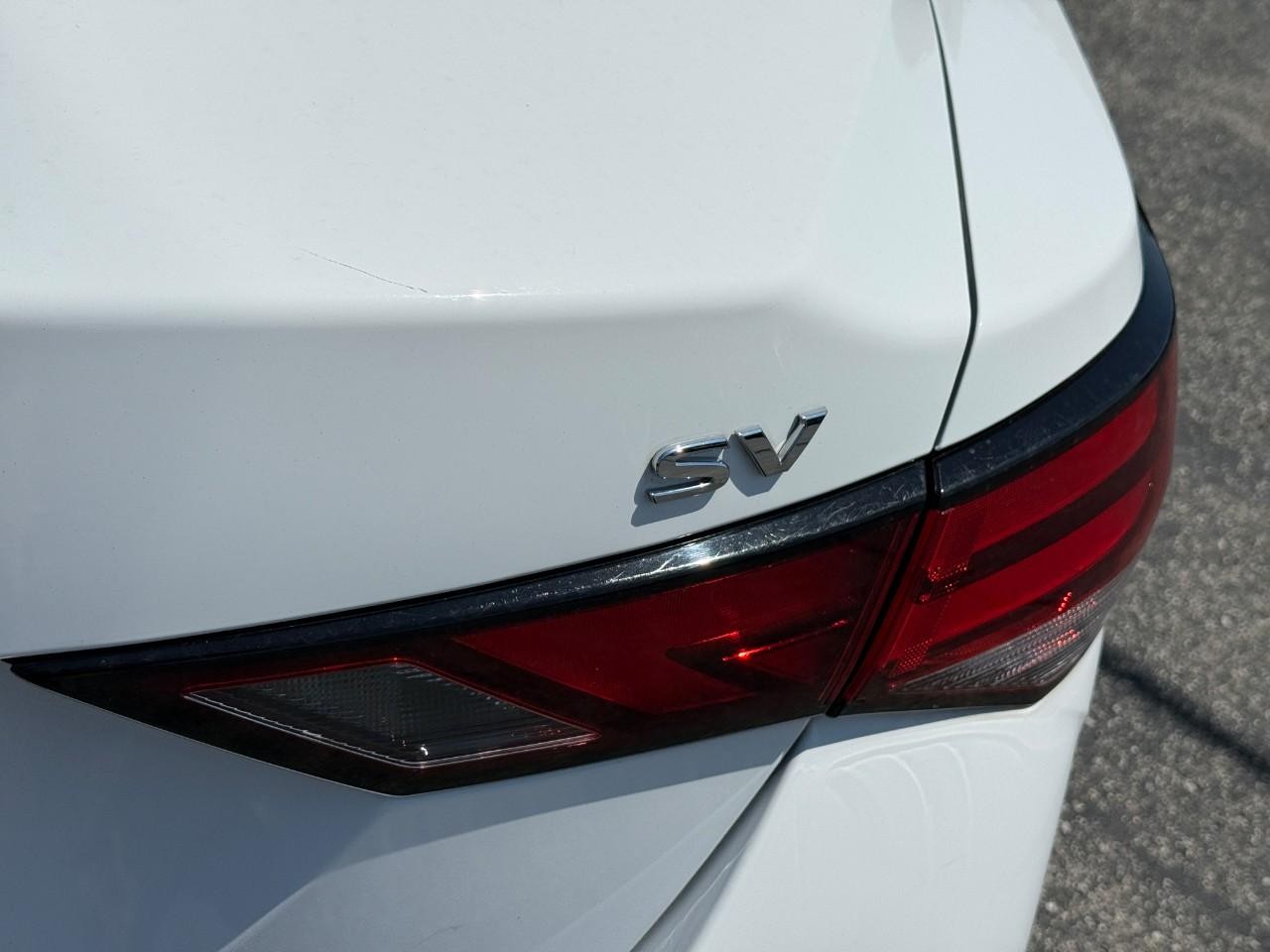 Nissan Sentra Vehicle Full-screen Gallery Image 07