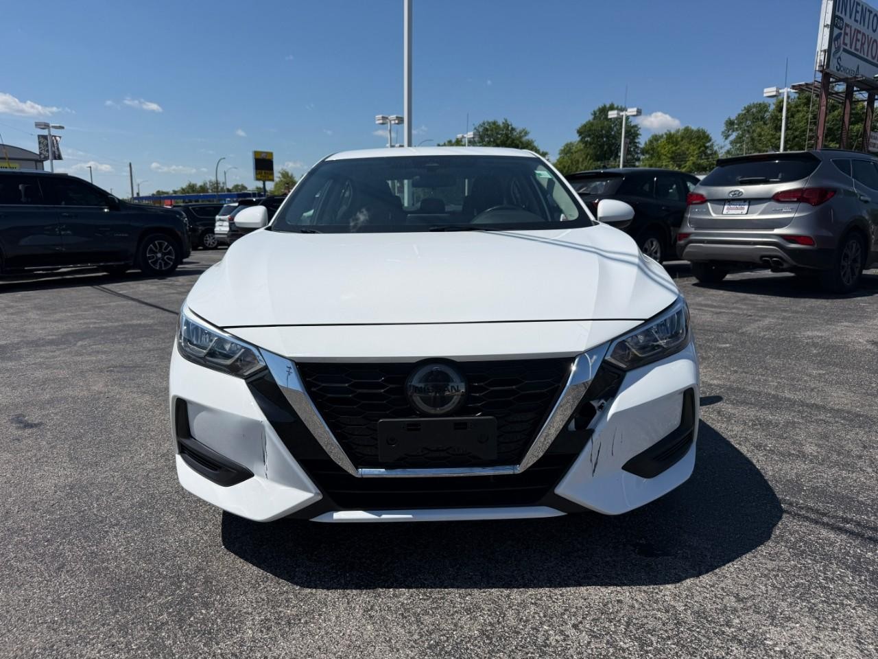 Nissan Sentra Vehicle Full-screen Gallery Image 10