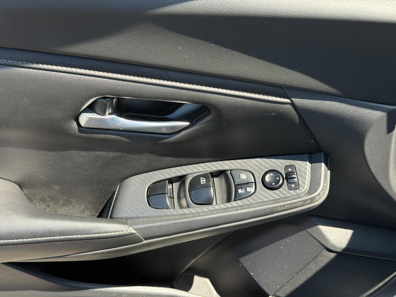 Nissan Sentra Vehicle Full-screen Gallery Image 17