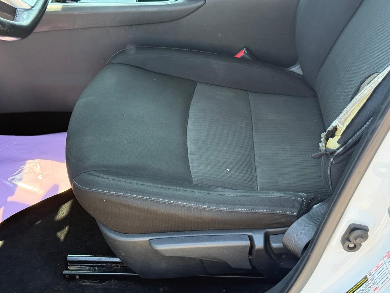 Nissan Sentra Vehicle Full-screen Gallery Image 18