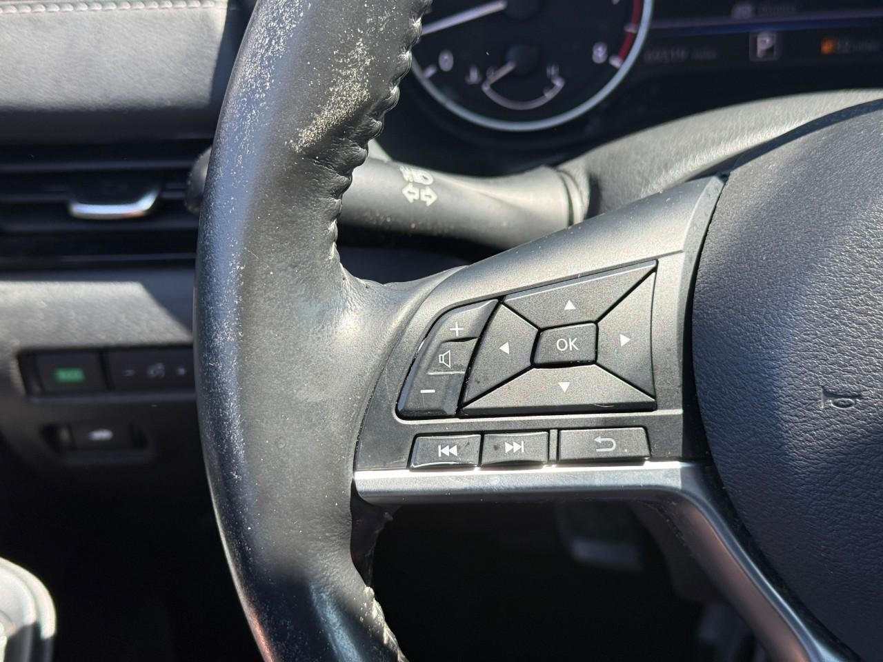 Nissan Sentra Vehicle Full-screen Gallery Image 20