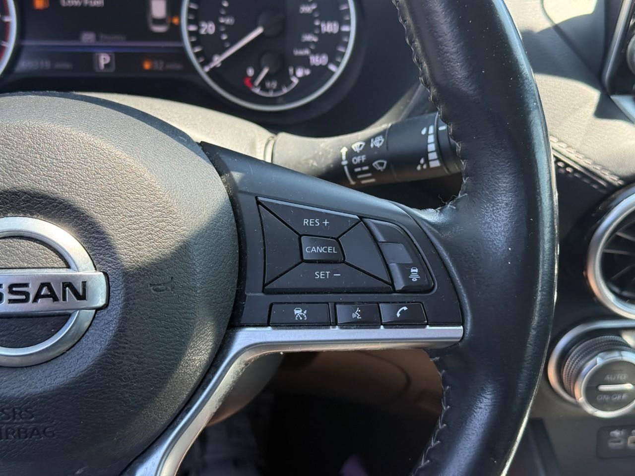 Nissan Sentra Vehicle Full-screen Gallery Image 21