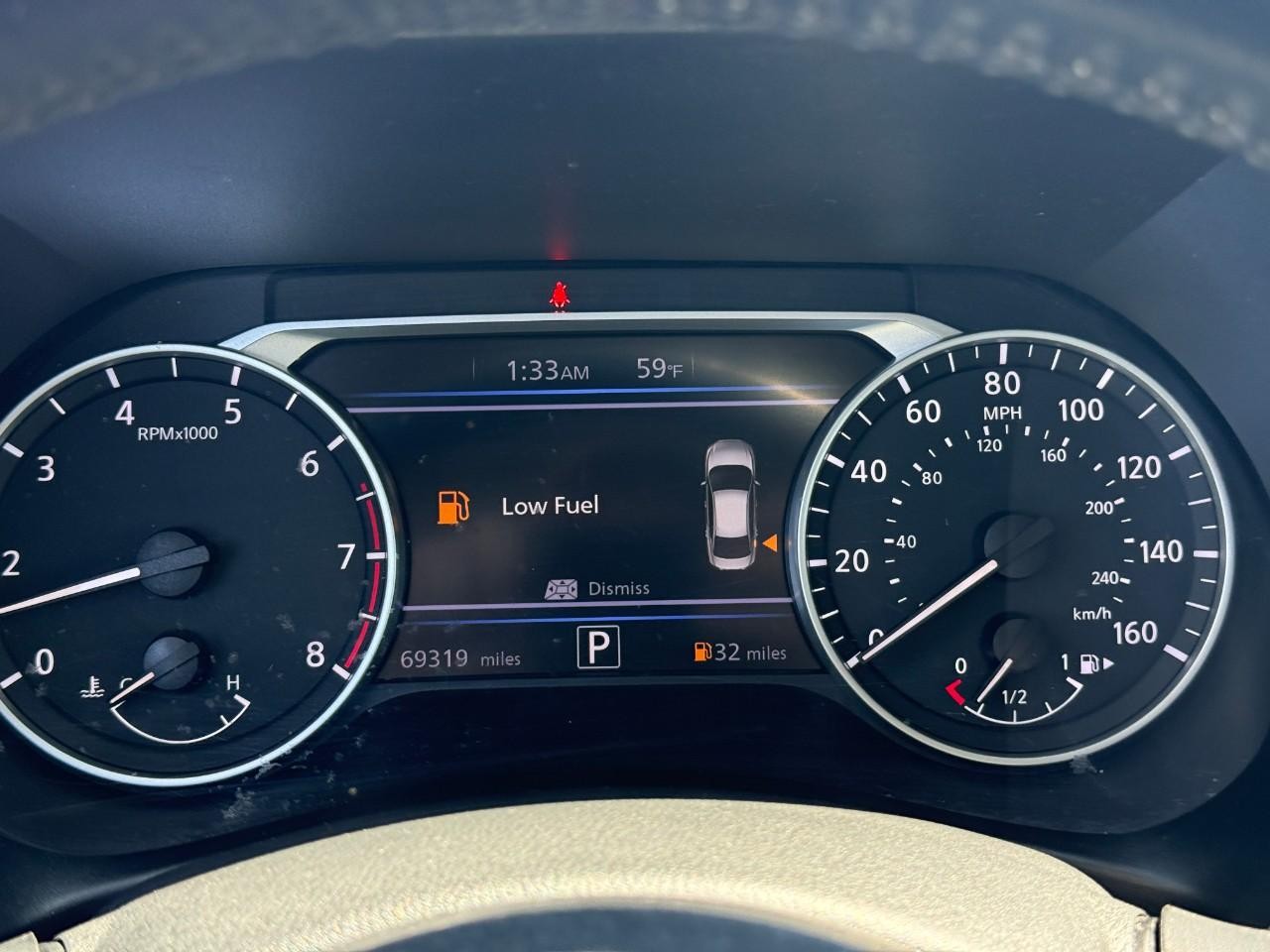 Nissan Sentra Vehicle Full-screen Gallery Image 22