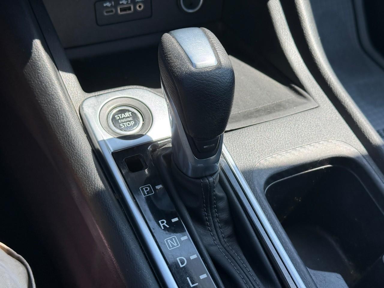 Nissan Sentra Vehicle Full-screen Gallery Image 23