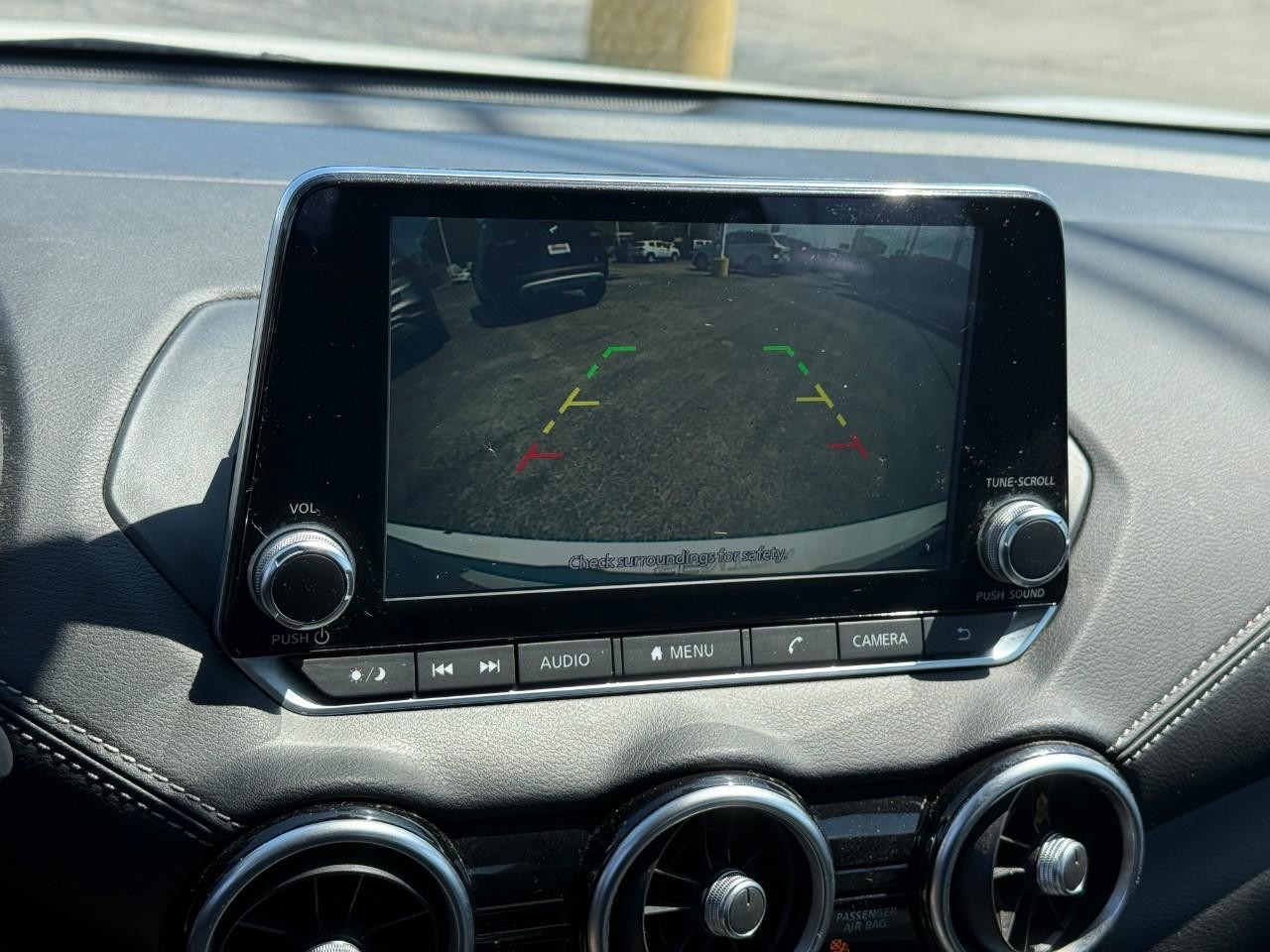 Nissan Sentra Vehicle Full-screen Gallery Image 24
