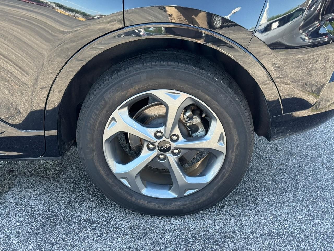Ford Escape Vehicle Full-screen Gallery Image 06