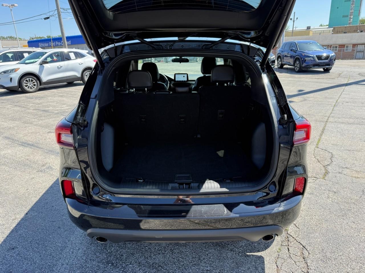 Ford Escape Vehicle Full-screen Gallery Image 07