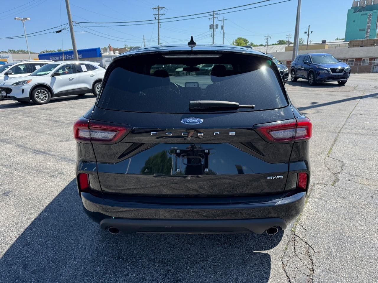 Ford Escape Vehicle Full-screen Gallery Image 08