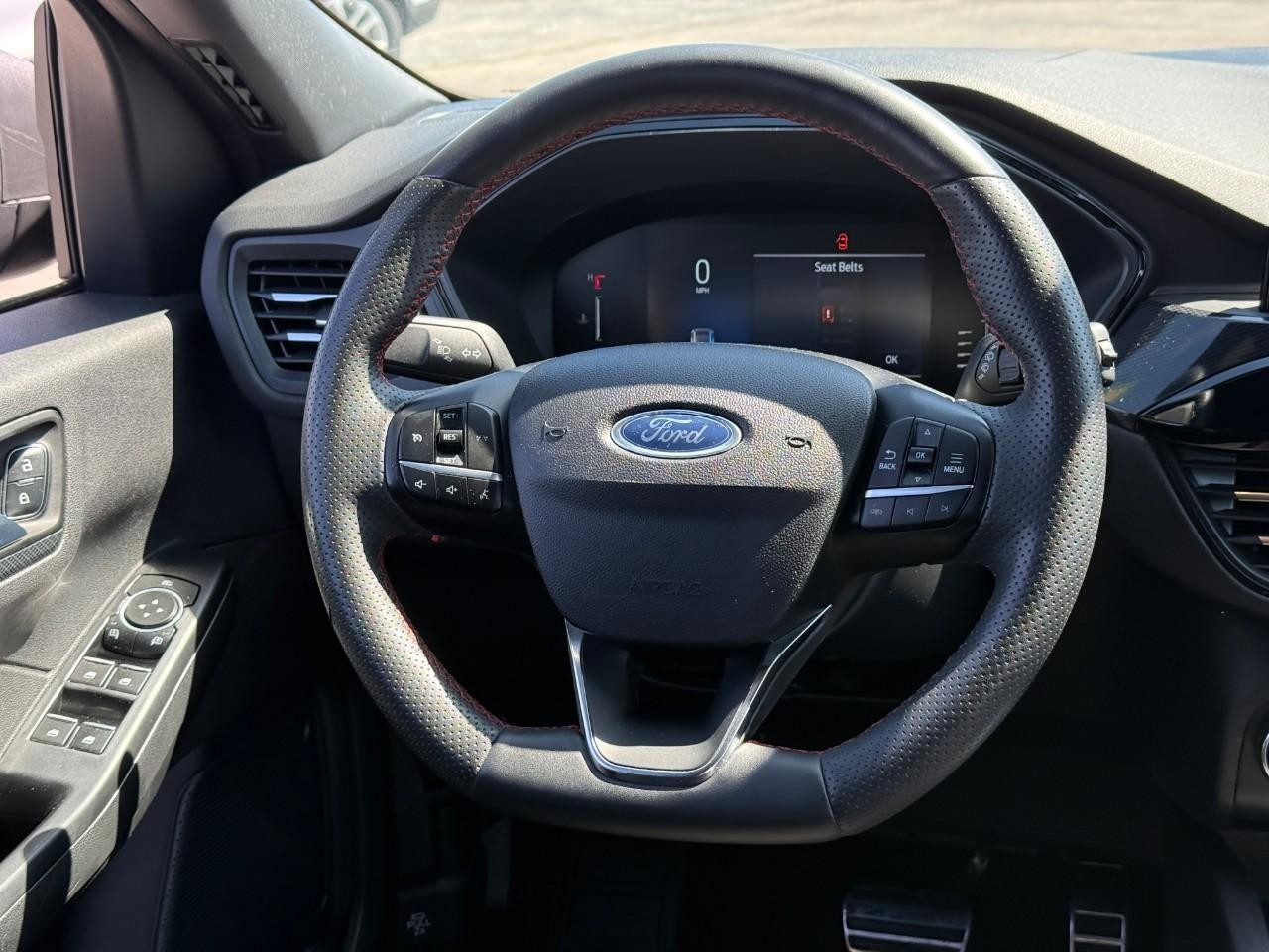 Ford Escape Vehicle Full-screen Gallery Image 12