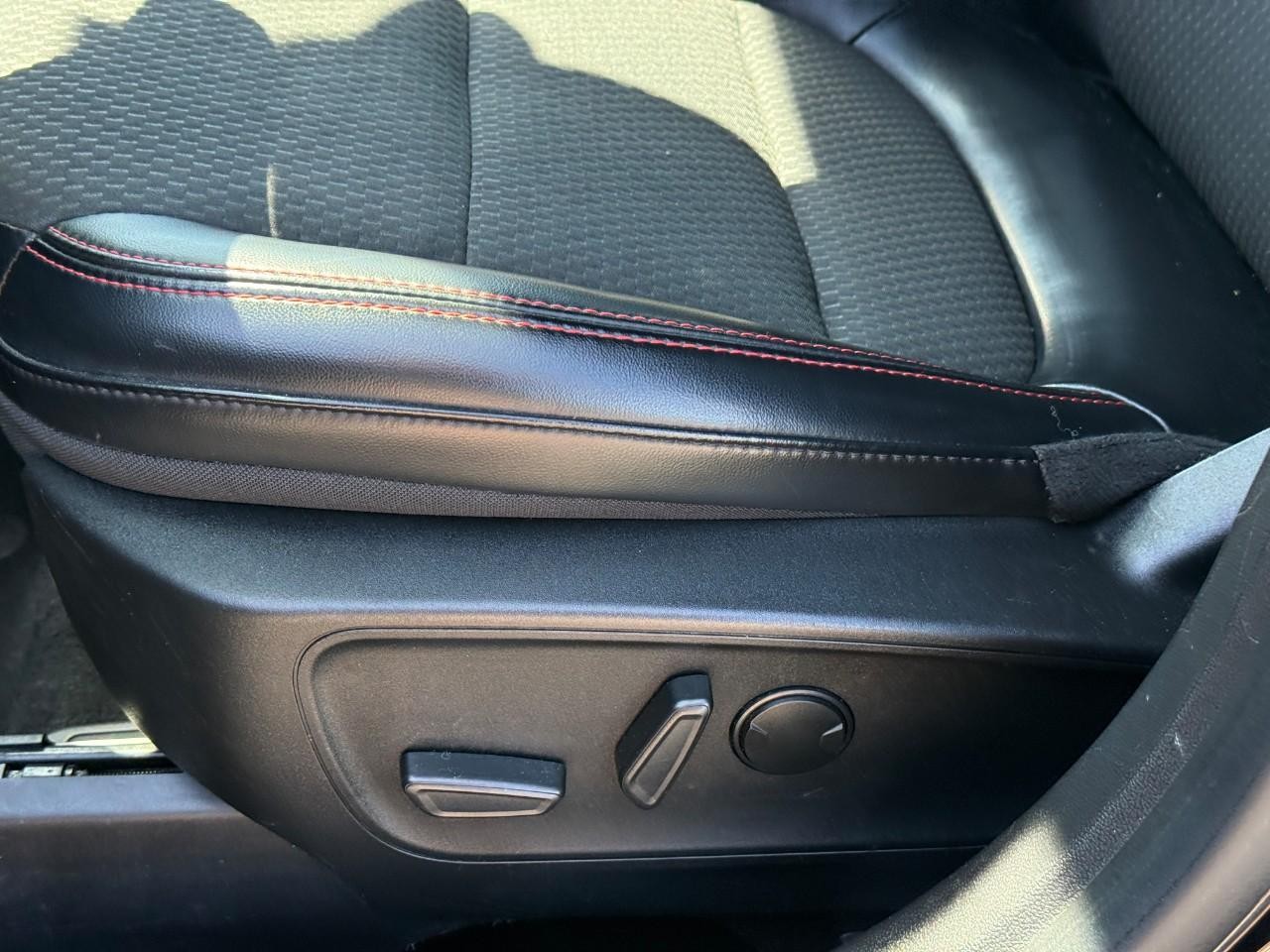 Ford Escape Vehicle Full-screen Gallery Image 18
