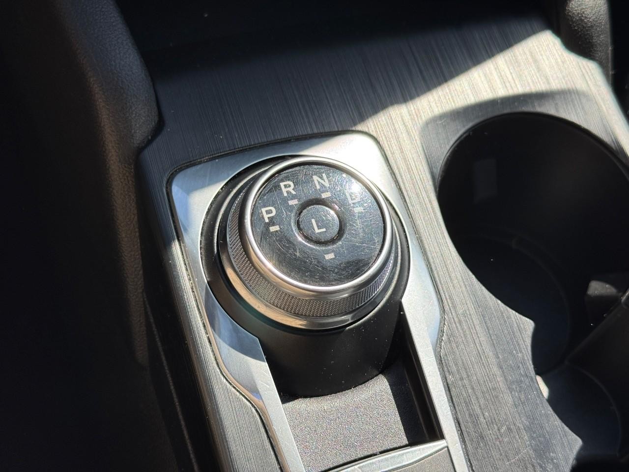 Ford Escape Vehicle Full-screen Gallery Image 21