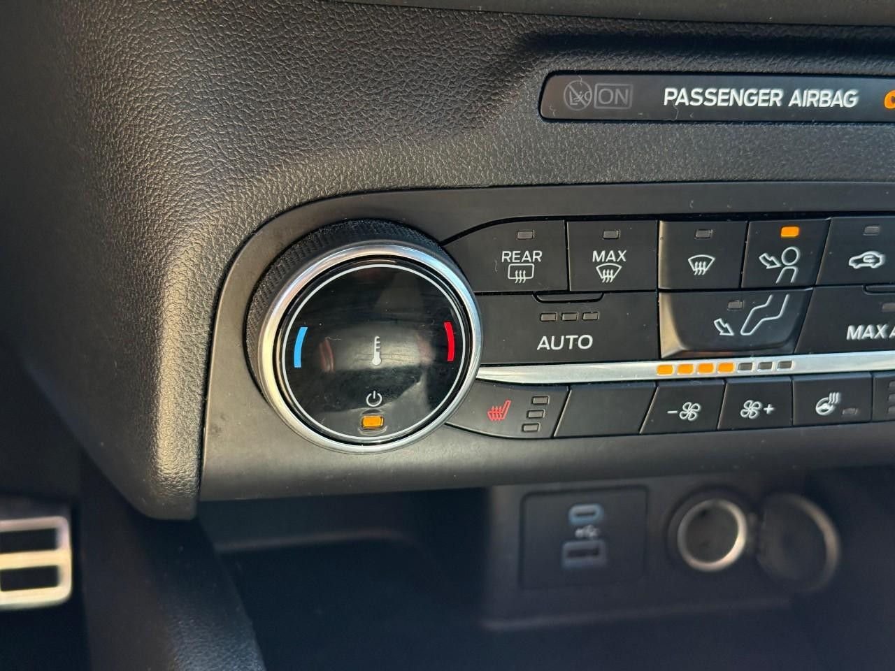 Ford Escape Vehicle Full-screen Gallery Image 22