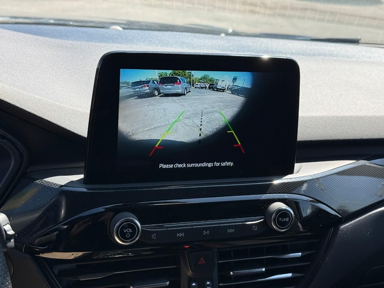 Ford Escape Vehicle Full-screen Gallery Image 24