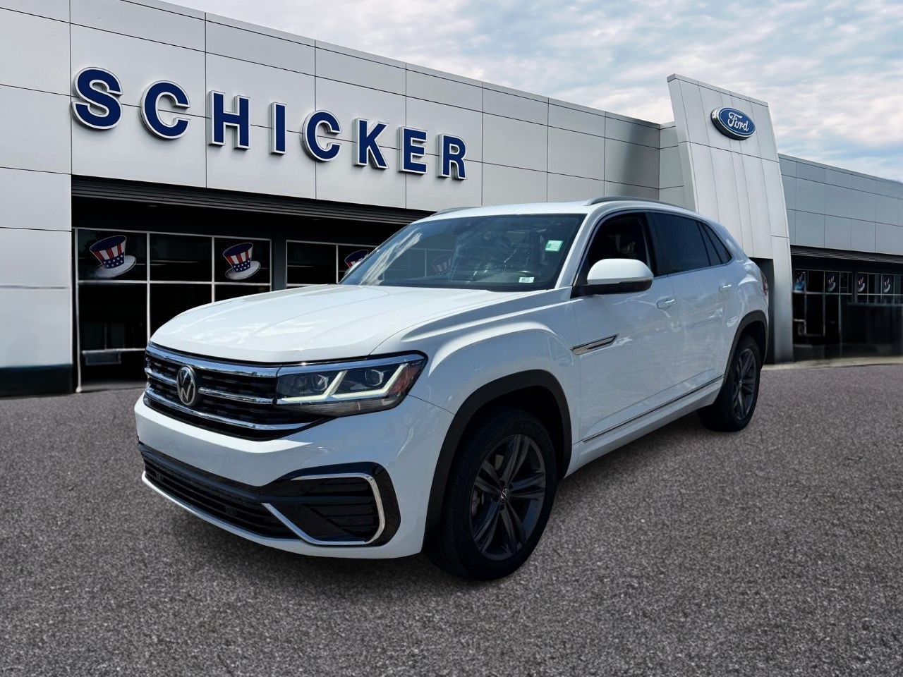 Volkswagen Atlas Cross Sport Vehicle Full-screen Gallery Image 04