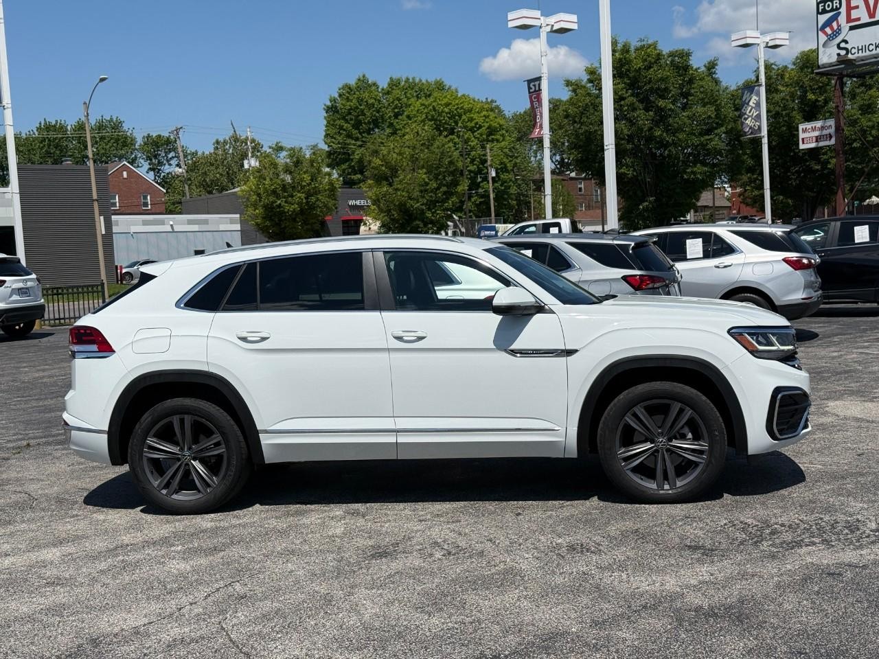 Volkswagen Atlas Cross Sport Vehicle Full-screen Gallery Image 05