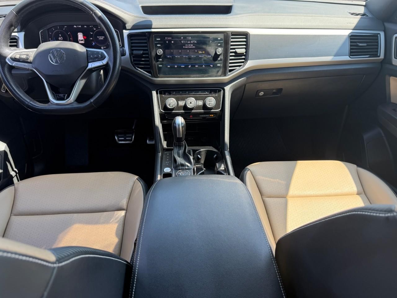 Volkswagen Atlas Cross Sport Vehicle Full-screen Gallery Image 11