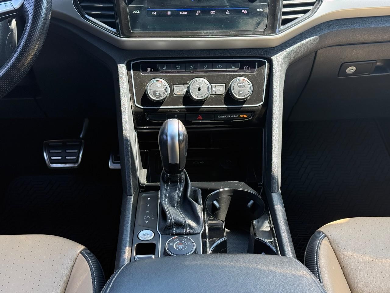 Volkswagen Atlas Cross Sport Vehicle Full-screen Gallery Image 14