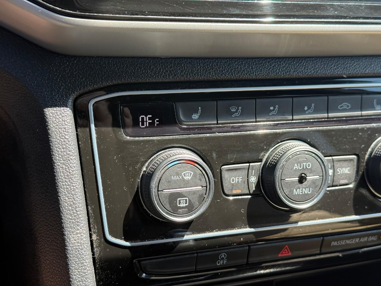 Volkswagen Atlas Cross Sport Vehicle Full-screen Gallery Image 23