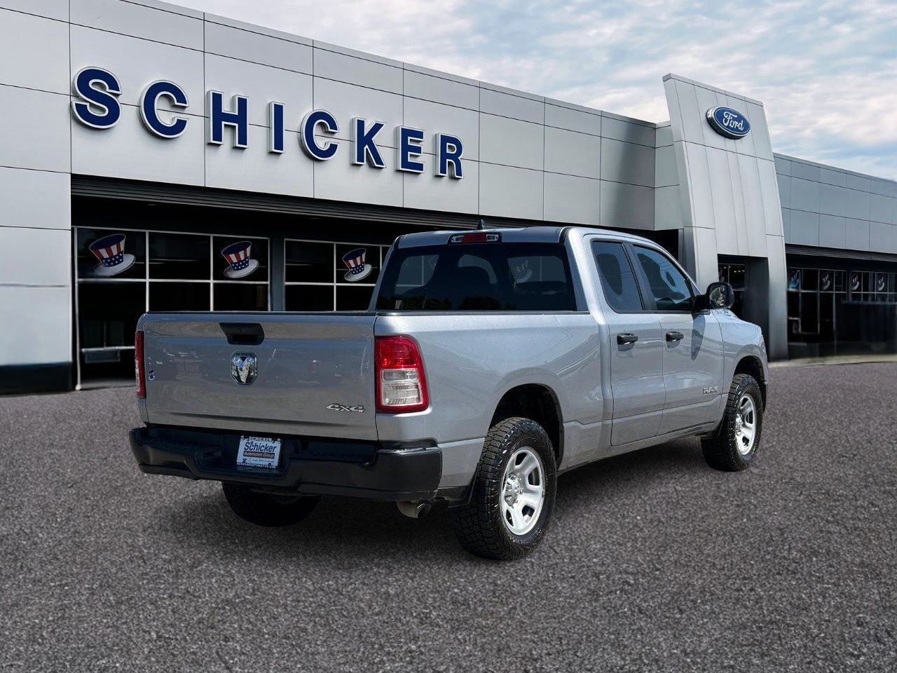 Ram 1500 Vehicle Full-screen Gallery Image 02