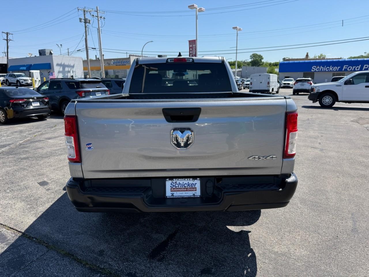 Ram 1500 Vehicle Full-screen Gallery Image 08
